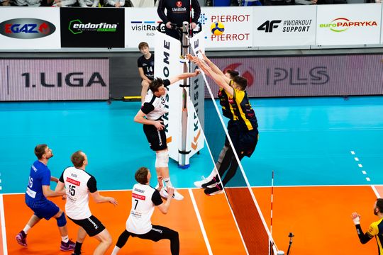 Pierrot Czarni Radom - PZL Leonardo Avia Świdnik (zdjęcia)