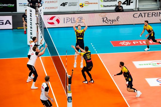 Pierrot Czarni Radom - PZL Leonardo Avia Świdnik (zdjęcia)