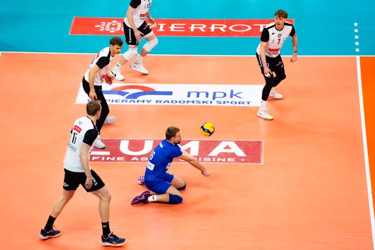 Pierrot Czarni Radom - PZL Leonardo Avia Świdnik (zdjęcia)