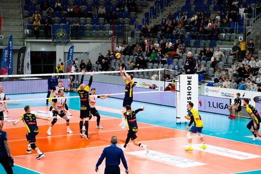 Pierrot Czarni Radom - PZL Leonardo Avia Świdnik (zdjęcia)