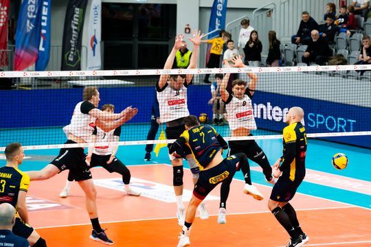 Pierrot Czarni Radom - PZL Leonardo Avia Świdnik (zdjęcia)