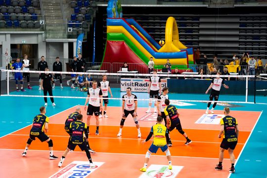 Pierrot Czarni Radom - PZL Leonardo Avia Świdnik (zdjęcia)