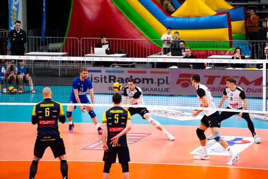 Pierrot Czarni Radom - PZL Leonardo Avia Świdnik (zdjęcia)