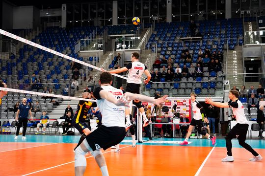 Pierrot Czarni Radom - PZL Leonardo Avia Świdnik (zdjęcia)