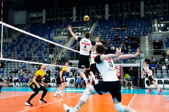 Pierrot Czarni Radom - PZL Leonardo Avia Świdnik (zdjęcia) Pierrot Czarni Radom - PZL Leonardo Avia Świdnik (zdjęcia)