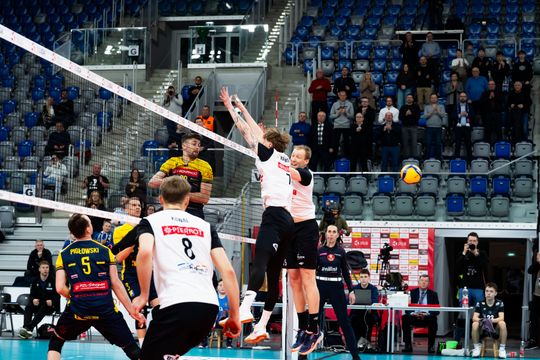 Pierrot Czarni Radom - PZL Leonardo Avia Świdnik (zdjęcia)