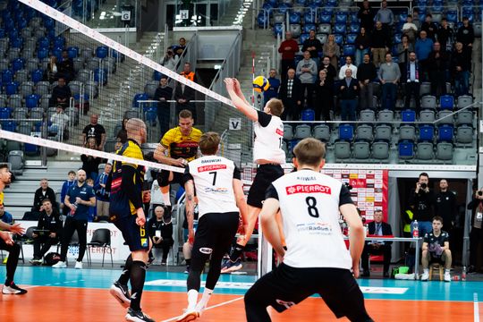 Pierrot Czarni Radom - PZL Leonardo Avia Świdnik (zdjęcia)