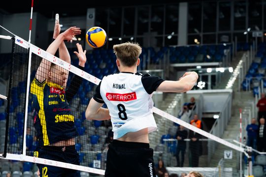 Pierrot Czarni Radom - PZL Leonardo Avia Świdnik (zdjęcia)