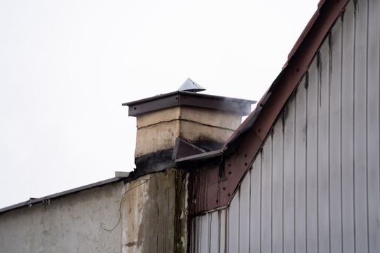 Pożar domu mieszkalnego przy ul. Sąsiedniej (zdjęcia) Pożar domu mieszkalnego przy ul. Sąsiedniej (zdjęcia)