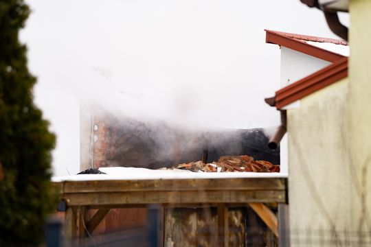 Pożar domu mieszkalnego przy ul. Sąsiedniej (zdjęcia)