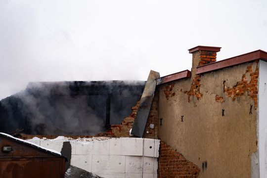 Pożar domu mieszkalnego przy ul. Sąsiedniej (zdjęcia)