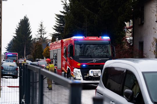 Pożar domu mieszkalnego przy ul. Sąsiedniej (zdjęcia) Pożar domu mieszkalnego przy ul. Sąsiedniej (zdjęcia)