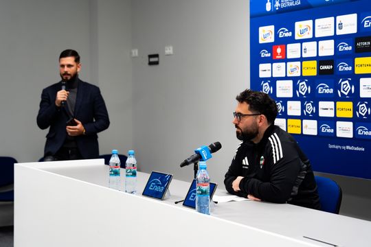 Przedmeczowa konferencja prasowa z trenerem Radomiaka Radom (zdjęcia) Przedmeczowa konferencja prasowa z trenerem Radomiaka Radom (zdjęcia)