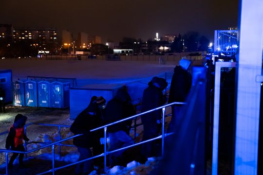 Rozczarowani kibice opuszczający stadion po odwołanym meczu Radomiak Radom - Arka Gdynia (zdjęcia) Rozczarowani kibice opuszczający stadion po odwołanym meczu Radomiak Radom - Arka Gdynia (zdjęcia)