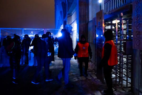 Rozczarowani kibice opuszczający stadion po odwołanym meczu Radomiak Radom - Arka Gdynia (zdjęcia) Rozczarowani kibice opuszczający stadion po odwołanym meczu Radomiak Radom - Arka Gdynia (zdjęcia)