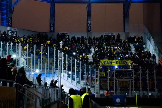 Rozczarowani kibice opuszczający stadion po odwołanym meczu Radomiak Radom - Arka Gdynia (zdjęcia) Rozczarowani kibice opuszczający stadion po odwołanym meczu Radomiak Radom - Arka Gdynia (zdjęcia)