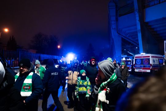Rozczarowani kibice opuszczający stadion po odwołanym meczu Radomiak Radom - Arka Gdynia (zdjęcia) Rozczarowani kibice opuszczający stadion po odwołanym meczu Radomiak Radom - Arka Gdynia (zdjęcia)