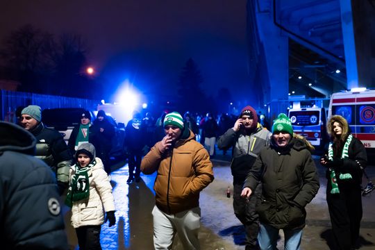 Rozczarowani kibice opuszczający stadion po odwołanym meczu Radomiak Radom - Arka Gdynia (zdjęcia) Rozczarowani kibice opuszczający stadion po odwołanym meczu Radomiak Radom - Arka Gdynia (zdjęcia)