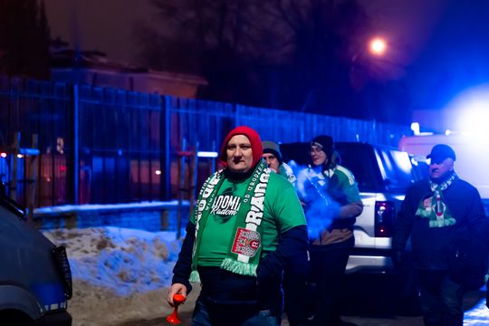 Rozczarowani kibice opuszczający stadion po odwołanym meczu Radomiak Radom - Arka Gdynia (zdjęcia) Rozczarowani kibice opuszczający stadion po odwołanym meczu Radomiak Radom - Arka Gdynia (zdjęcia)