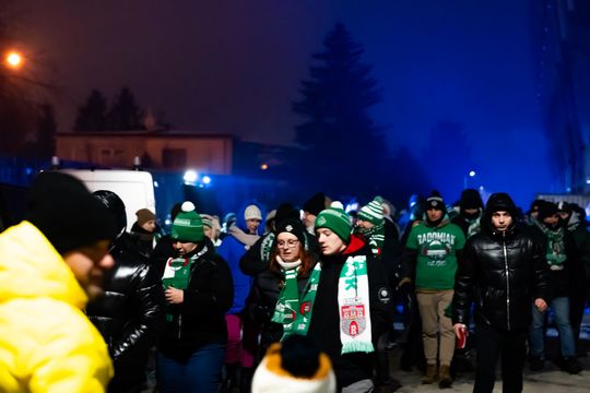 Rozczarowani kibice opuszczający stadion po odwołanym meczu Radomiak Radom - Arka Gdynia (zdjęcia) Rozczarowani kibice opuszczający stadion po odwołanym meczu Radomiak Radom - Arka Gdynia (zdjęcia)