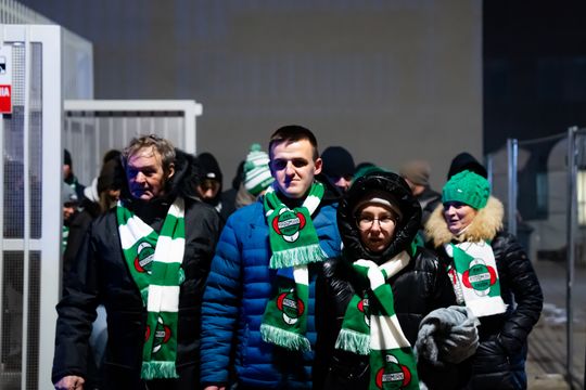 Rozczarowani kibice opuszczający stadion po odwołanym meczu Radomiak Radom - Arka Gdynia (zdjęcia) Rozczarowani kibice opuszczający stadion po odwołanym meczu Radomiak Radom - Arka Gdynia (zdjęcia)