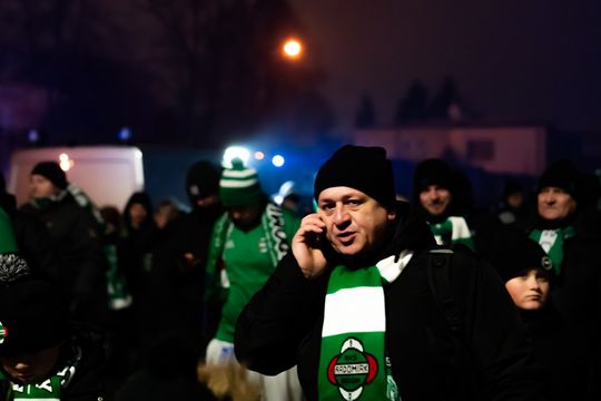 Rozczarowani kibice opuszczający stadion po odwołanym meczu Radomiak Radom - Arka Gdynia (zdjęcia) Rozczarowani kibice opuszczający stadion po odwołanym meczu Radomiak Radom - Arka Gdynia (zdjęcia)