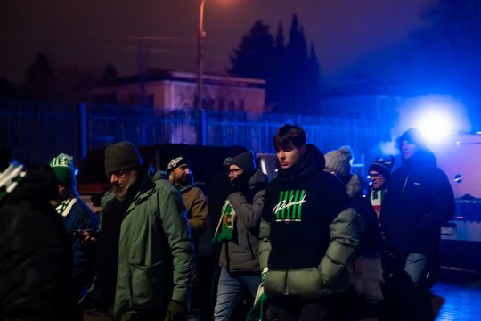 Rozczarowani kibice opuszczający stadion po odwołanym meczu Radomiak Radom - Arka Gdynia (zdjęcia) Rozczarowani kibice opuszczający stadion po odwołanym meczu Radomiak Radom - Arka Gdynia (zdjęcia)