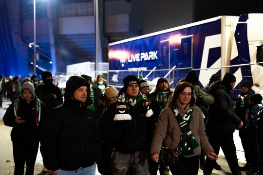 Rozczarowani kibice opuszczający stadion po odwołanym meczu Radomiak Radom - Arka Gdynia (zdjęcia) Rozczarowani kibice opuszczający stadion po odwołanym meczu Radomiak Radom - Arka Gdynia (zdjęcia)