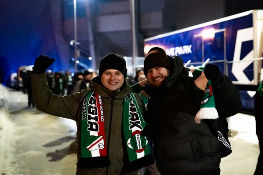 Rozczarowani kibice opuszczający stadion po odwołanym meczu Radomiak Radom - Arka Gdynia (zdjęcia) Rozczarowani kibice opuszczający stadion po odwołanym meczu Radomiak Radom - Arka Gdynia (zdjęcia)
