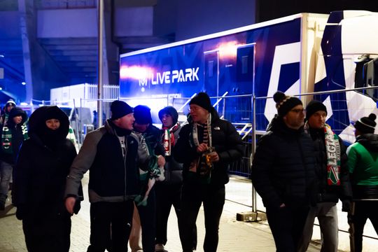 Rozczarowani kibice opuszczający stadion po odwołanym meczu Radomiak Radom - Arka Gdynia (zdjęcia) Rozczarowani kibice opuszczający stadion po odwołanym meczu Radomiak Radom - Arka Gdynia (zdjęcia)