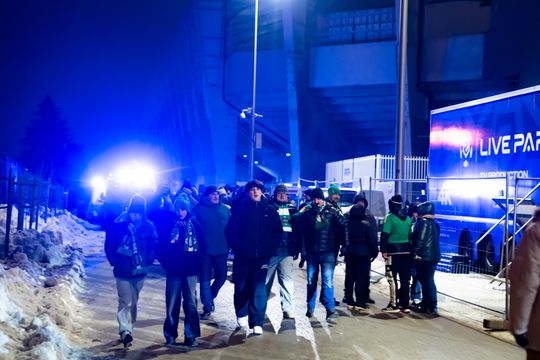 Rozczarowani kibice opuszczający stadion po odwołanym meczu Radomiak Radom - Arka Gdynia (zdjęcia) Rozczarowani kibice opuszczający stadion po odwołanym meczu Radomiak Radom - Arka Gdynia (zdjęcia)
