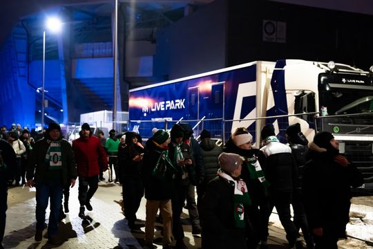 Rozczarowani kibice opuszczający stadion po odwołanym meczu Radomiak Radom - Arka Gdynia (zdjęcia) Rozczarowani kibice opuszczający stadion po odwołanym meczu Radomiak Radom - Arka Gdynia (zdjęcia)