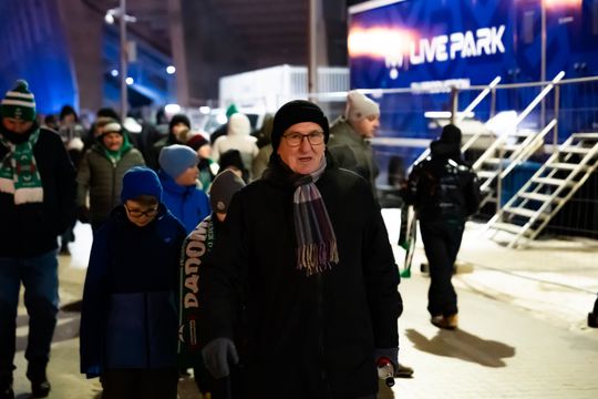 Rozczarowani kibice opuszczający stadion po odwołanym meczu Radomiak Radom - Arka Gdynia (zdjęcia) Rozczarowani kibice opuszczający stadion po odwołanym meczu Radomiak Radom - Arka Gdynia (zdjęcia)
