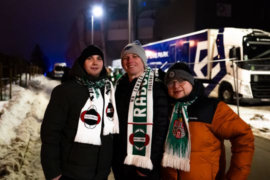 Rozczarowani kibice opuszczający stadion po odwołanym meczu Radomiak Radom - Arka Gdynia (zdjęcia) Rozczarowani kibice opuszczający stadion po odwołanym meczu Radomiak Radom - Arka Gdynia (zdjęcia)