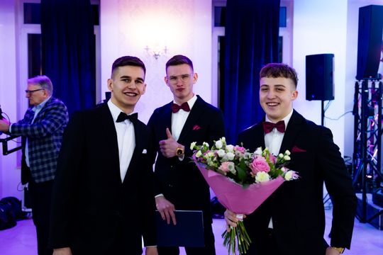 Studniówka Zespołu Szkół Samochodowych (zdjęcia) Studniówka Zespołu Szkół Samochodowych (zdjęcia)