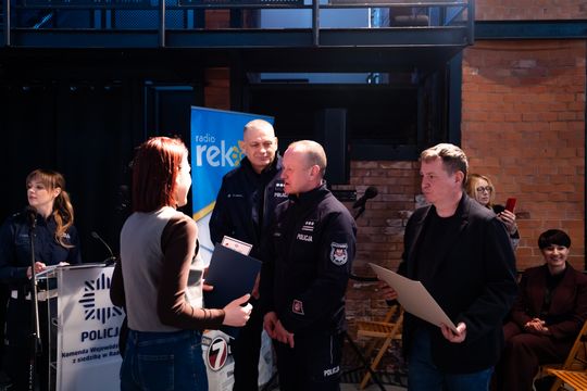 Rozstrzygnięcie konkursu Komendy Wojewódzkiej Policji dla szkół podstawowych „Odblaskowa Szkoła” (zdjęcia) Rozstrzygnięcie konkursu Komendy Wojewódzkiej Policji dla szkół podstawowych „Odblaskowa Szkoła” (zdjęcia)