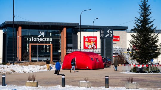 Namiot grzewczy na Placu Jagiellońskim (zdjęcia)