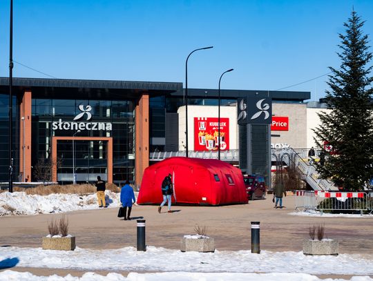 Namiot grzewczy na Placu Jagiellońskim (zdjęcia) Namiot grzewczy na Placu Jagiellońskim (zdjęcia)