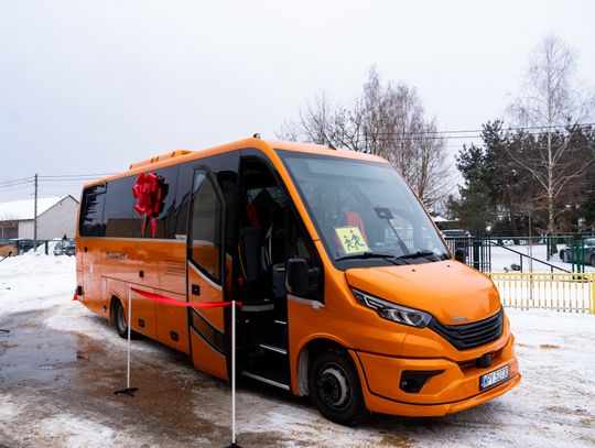 Przekazanie autobusu szkolnego dla PSP w Rusinowie (zdjęcia)