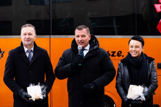 Przekazanie autobusu szkolnego dla PSP w Rusinowie (zdjęcia)