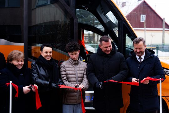 Przekazanie autobusu szkolnego dla PSP w Rusinowie (zdjęcia)