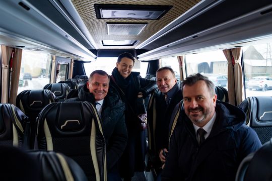 Przekazanie autobusu szkolnego dla PSP w Rusinowie (zdjęcia)