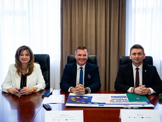 Podpisanie umowy FEM na poprawę gospodarki wodno-ściekowej na terenie gminy Stara Błotnica (zdjęcia)