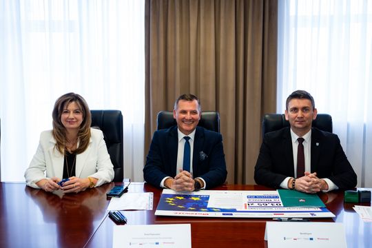 Podpisanie umowy FEM na poprawę gospodarki wodno-ściekowej na terenie gminy Stara Błotnica (zdjęcia)