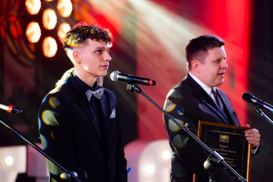 Studniówka V Liceum Ogólnokształcącego z Oddziałami Dwujęzycznymi im. Romualda Traugutta (zdjęcia)