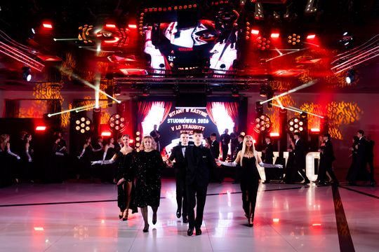 Studniówka V Liceum Ogólnokształcącego z Oddziałami Dwujęzycznymi im. Romualda Traugutta (zdjęcia)