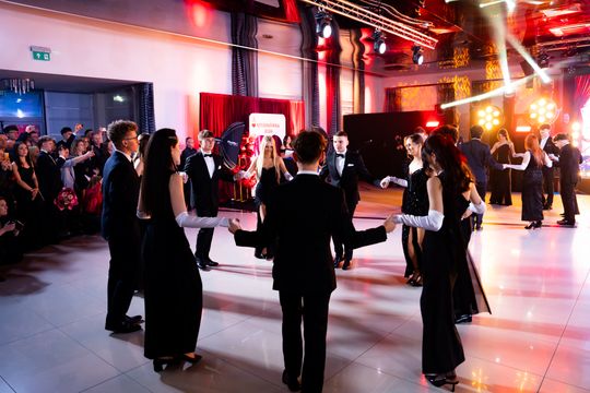 Studniówka V Liceum Ogólnokształcącego z Oddziałami Dwujęzycznymi im. Romualda Traugutta (zdjęcia)