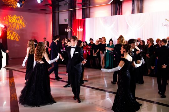 Studniówka V Liceum Ogólnokształcącego z Oddziałami Dwujęzycznymi im. Romualda Traugutta (zdjęcia)