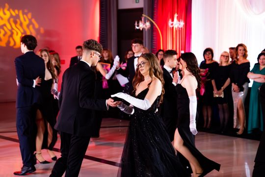 Studniówka V Liceum Ogólnokształcącego z Oddziałami Dwujęzycznymi im. Romualda Traugutta (zdjęcia)