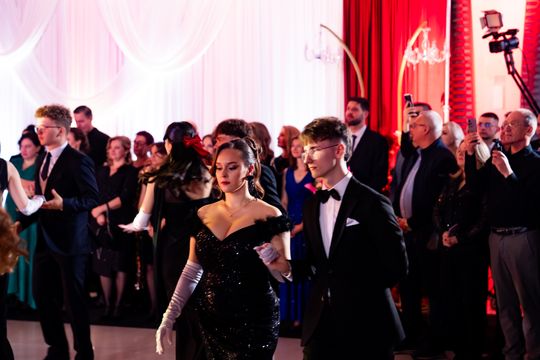 Studniówka V Liceum Ogólnokształcącego z Oddziałami Dwujęzycznymi im. Romualda Traugutta (zdjęcia)